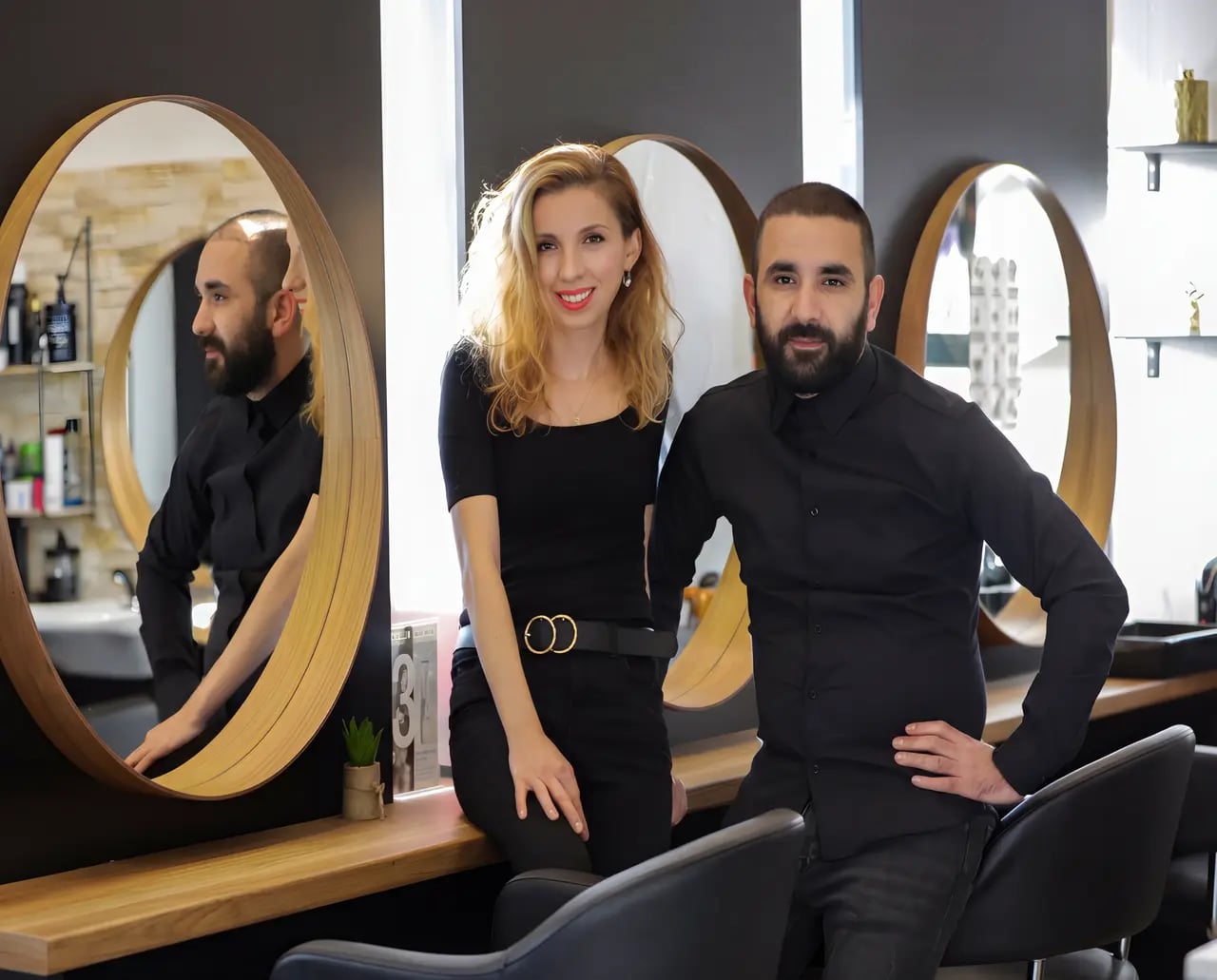 Efe und Gülcan beim Styling im Salon Scherenblatt